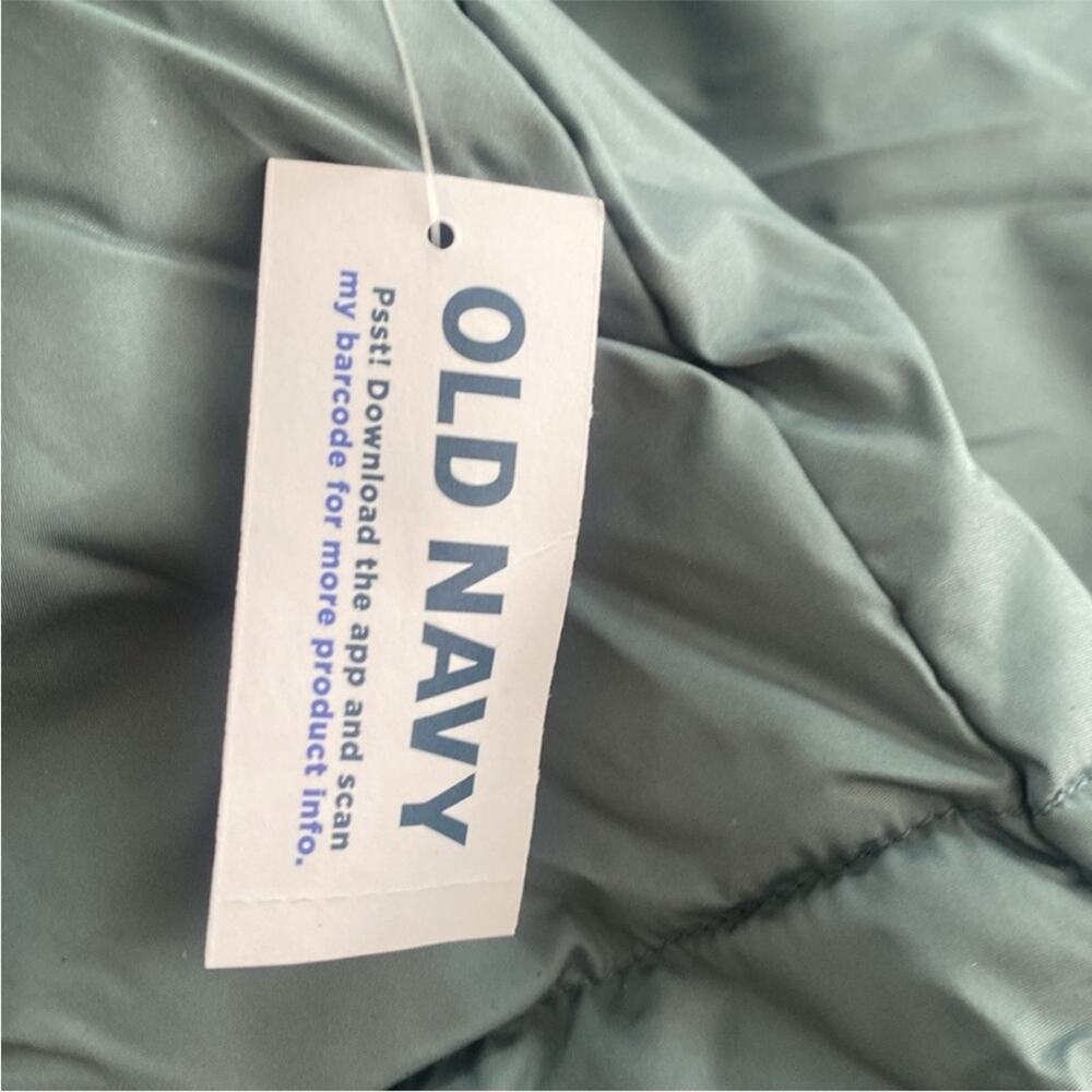 Old Navy Underwater Quilted Puffer Vest - Picture 11 of 14